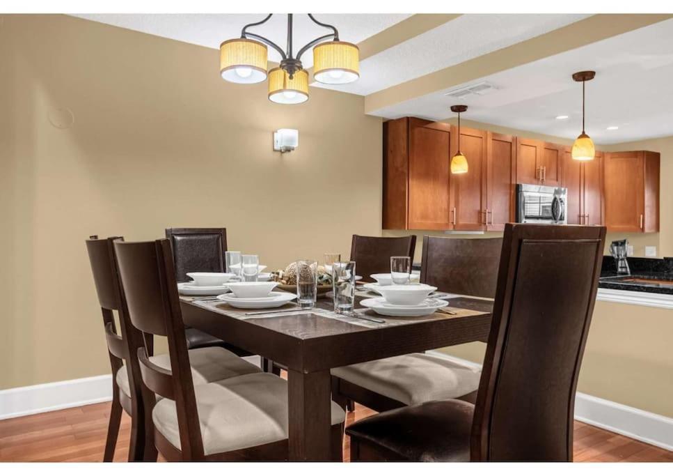 Cozy & Elegant 4Br Enchanted Townhouse - 1 Mile To Disney With Resort Pool, Gym, & Jacuzzi Орландо Экстерьер фото